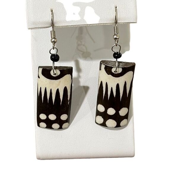 NWOT Bone fishhook earrings - Picture 1 of 4